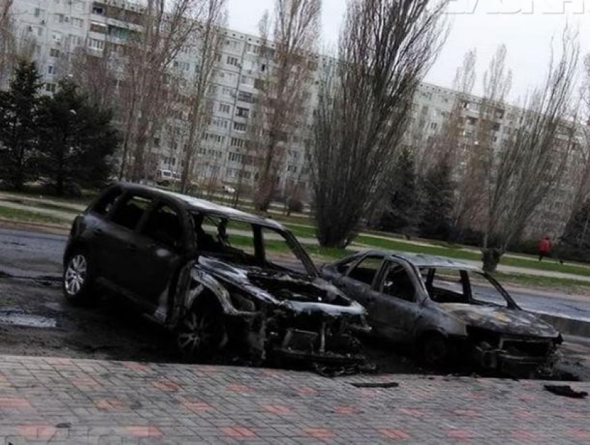 Четыре автомобиля спалили ночью в Волжском