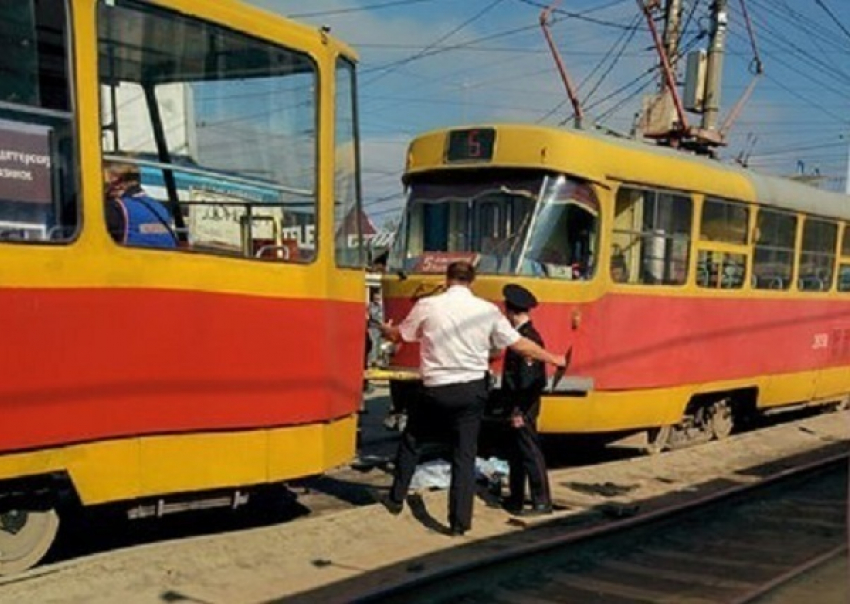 В Волгограде ищут видео смертельного наезда трамвая на 15-летнюю школьницу