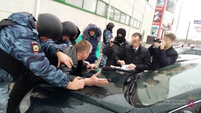 Начальник отдела капремонта вуза в Волгограде подозревается в крупной взятке