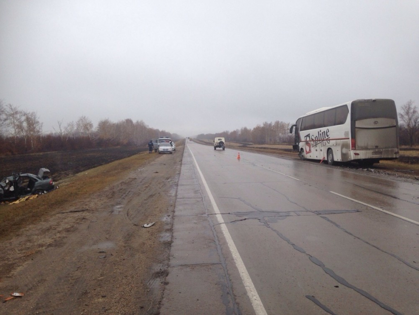 На трассе Волгоград-Москва в ДТП автобуса и Приоры погибли двое