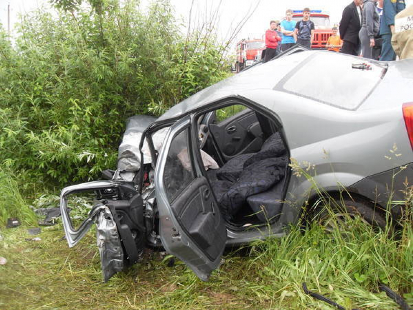 Под Воронежем в ДТП насмерть разбилась семья из Волгограда