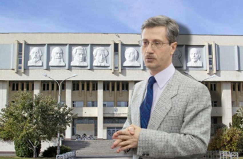 Экс-доцент ВолГУ Роман Мельниченко отправлен в СИЗО по делу о дискредитации армии