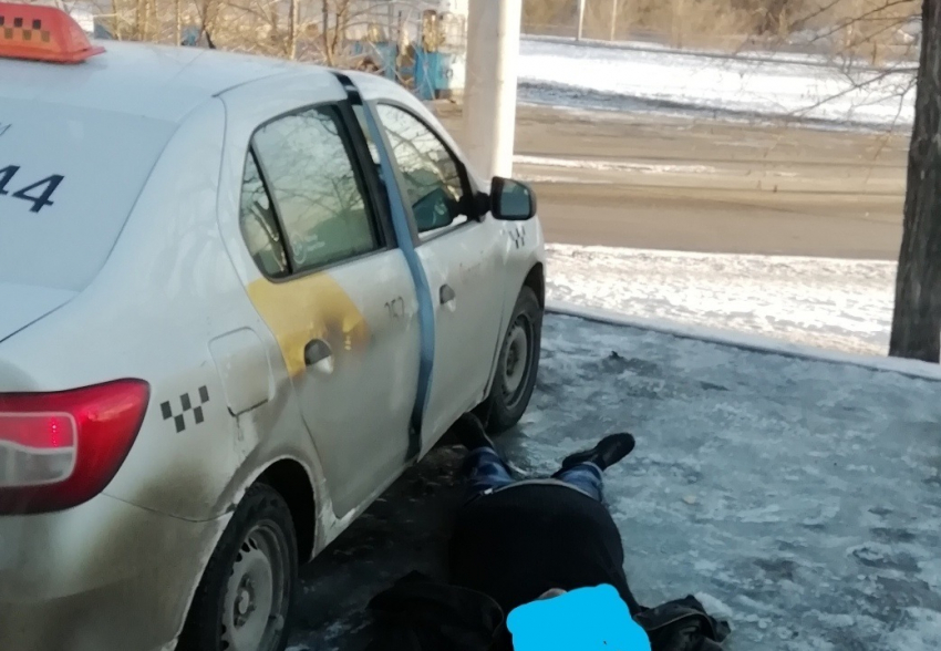 Тело водителя «Яндекс.Такси» обнаружили в автомобиле у детской больницы в Волгограде