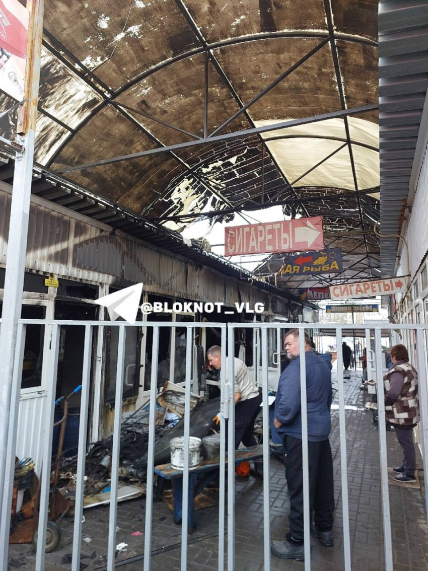 Рынок «Юбилейный» загорелся на юге Волгограда