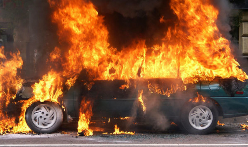 В Волгограде разыскивают поджигателей автомобиля Kia