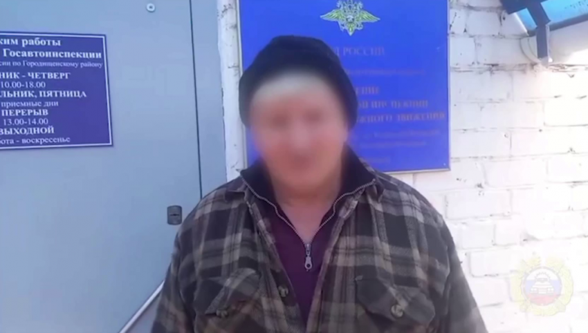 Водитель грузовика с липовыми правами попал на видео под Волгоградом 