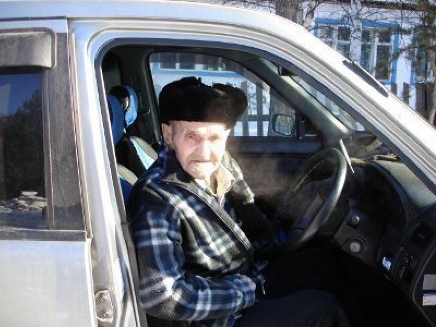 В Волгограде в ДТП иномарки и грузовика едва не погиб 70-летний пенсионер