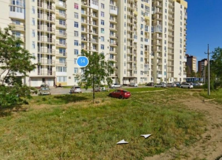 Молодая девушка насмерть разбилась, выпав из 18-этажного дома в Волгограде