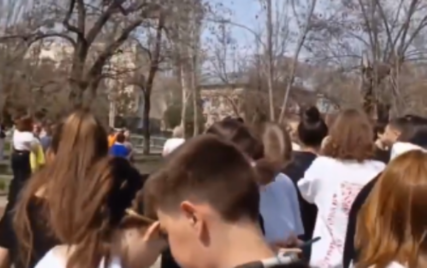 Школу №3 экстренно эвакуировали в Волгограде