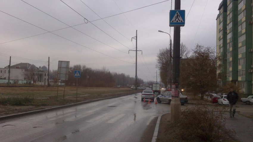 В Волгограде один пешеход разбил голову, а вторая отбила ноги в ДТП