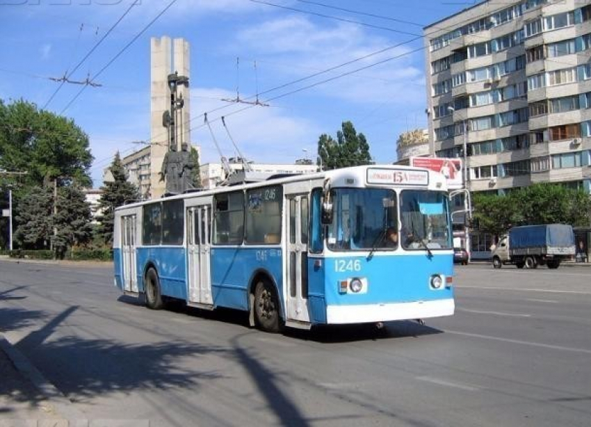 Проезд в волгоградских троллейбусах подешевел до 10 рублей