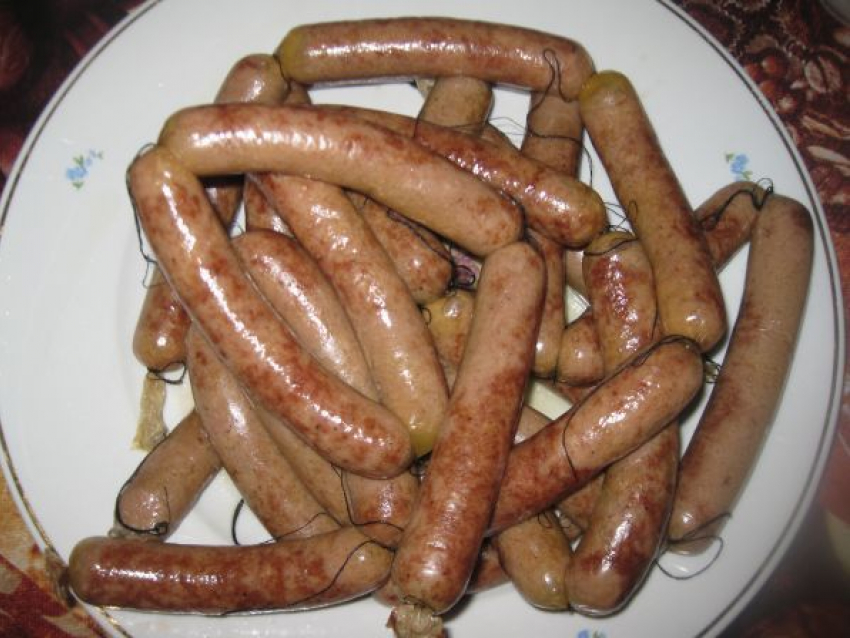 Жителей Волгограда накормили поддельными сосисками 
