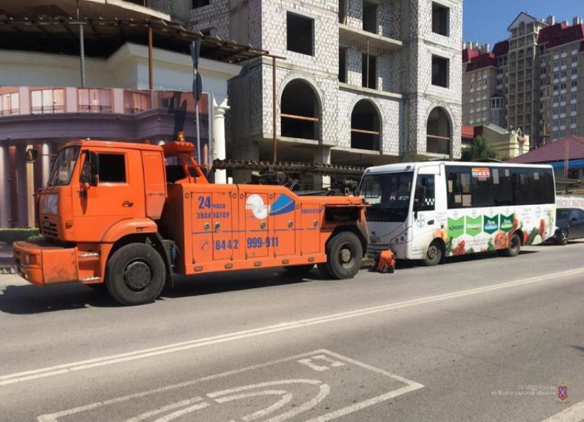 Автобус с неисправными тормозами и без огнетушителей собирался везти волгоградцев в Грачи