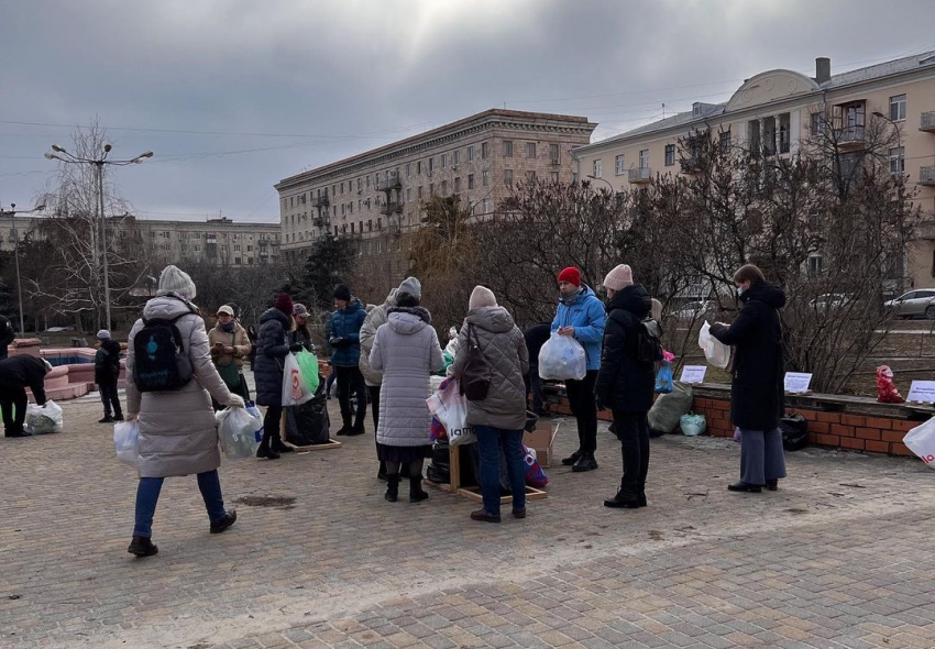 В центре Волгограда прошла массовая акция с мусором 