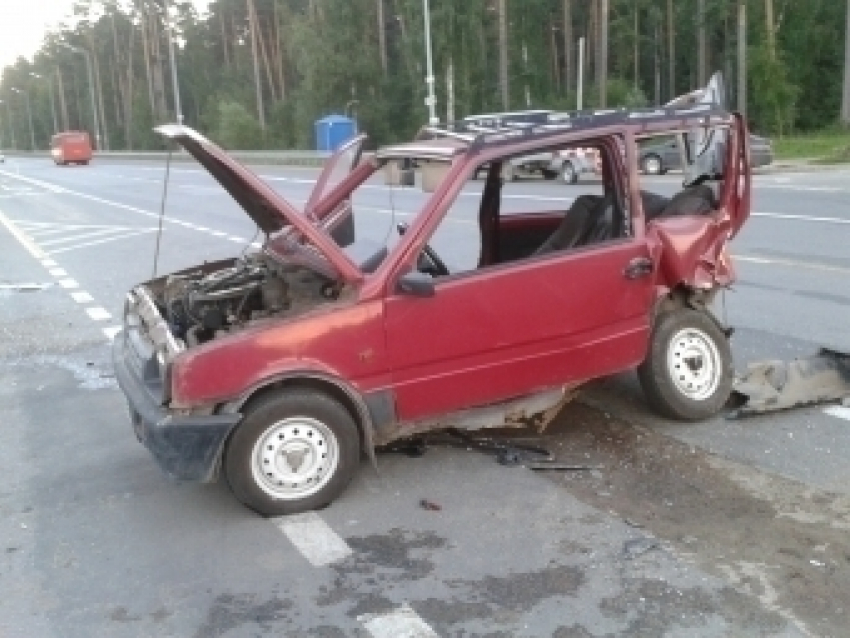 Две женщины на отечественных автомобилях столкнулись под Волгоградом