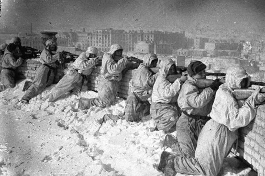 17 декабря 1942 - года ожесточенные бои проходят на разных направлениях Сталинградского сражения