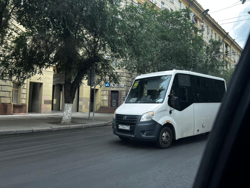 Маршрутки парализовали движение в центре Волгограда