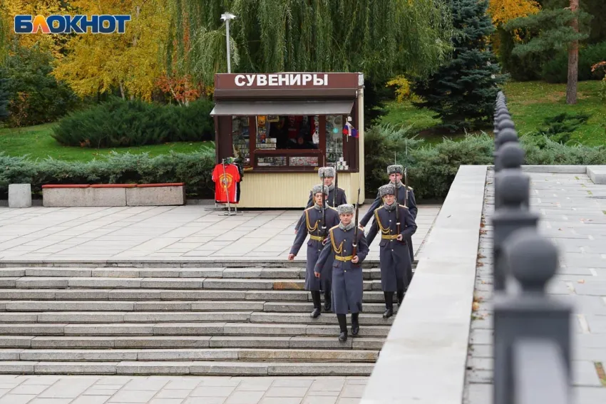 Повышение пенсий, выплаты пособий на карту «Мир» и осенний призыв: новое в законах с 1 ноября