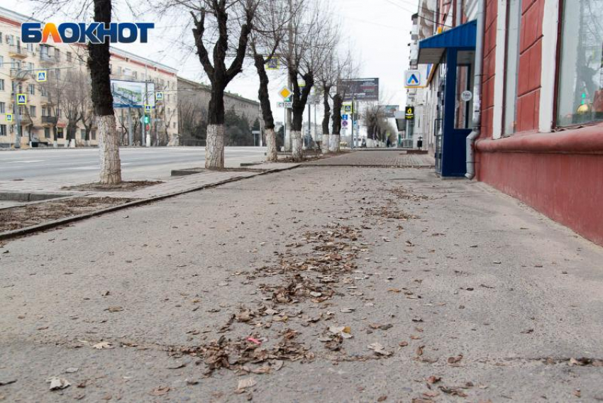 Пустые улицы: редких прохожих увидел в Волгограде известный фотограф