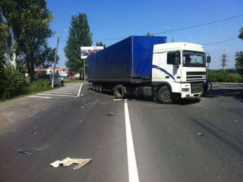 Фура протаранила Renult на трассе «Москва — Волгоград»: пострадала 25-летняя девушка