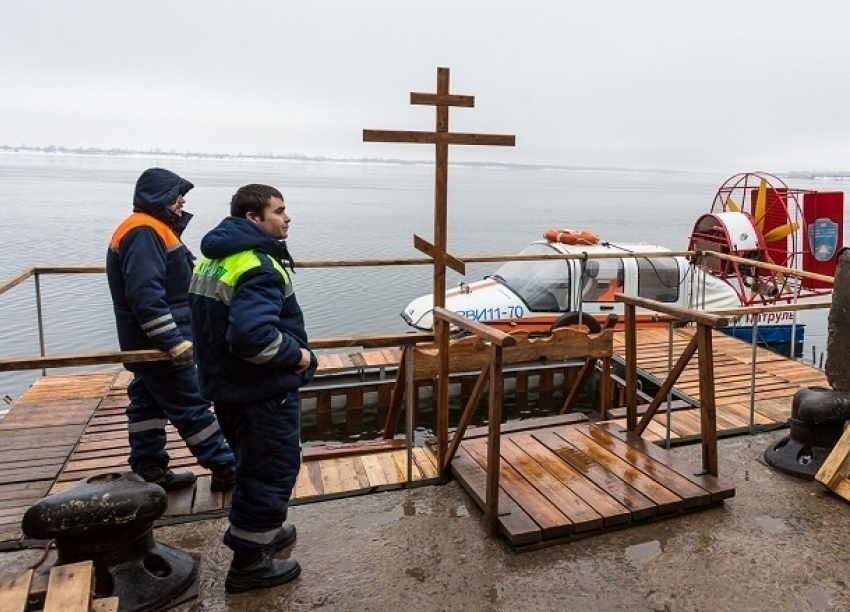 Власти объяснили, где в Волгограде и области безопасно купаться на Крещение