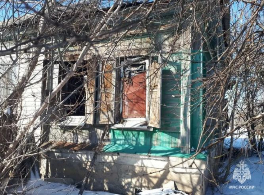 Тело мужчины нашли в деревянном доме под Волгоградом