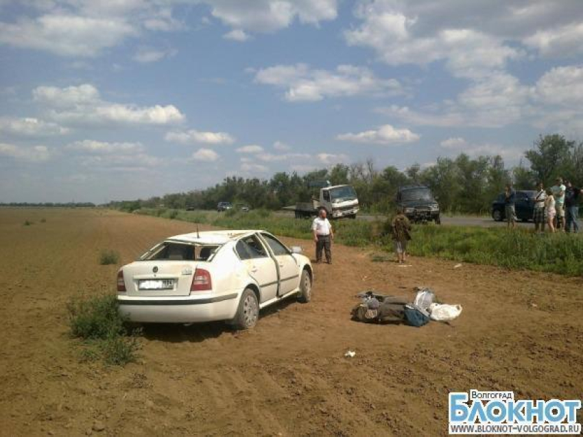 В Волгограде «Шкода-Октавия» перевернулась в кювет