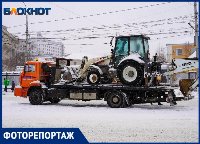 Очередной снегопад испытал на прочность Волгоград: заснеженные улицы города в объективе фотографа