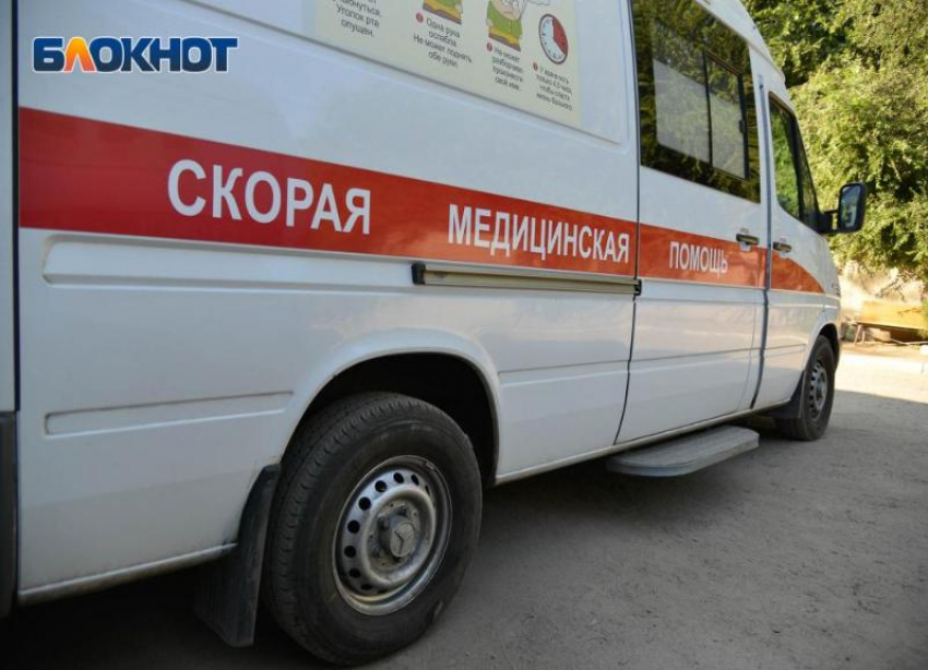 Машина скорой помощи и маршрутка №10с столкнулись в Волгограде 