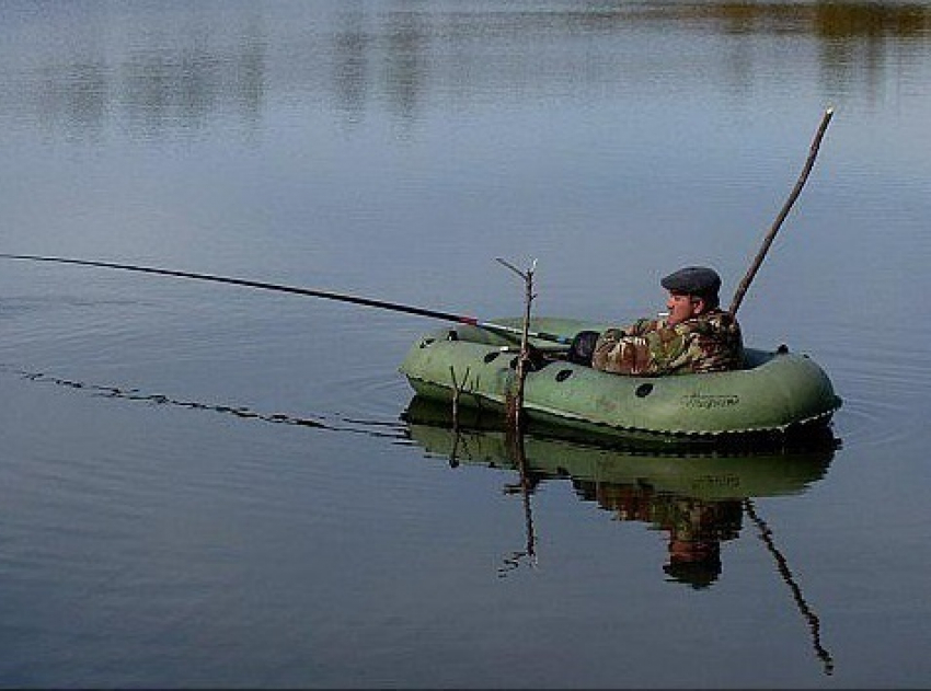 Под Волгоградом рыбак перевернулся на лодке и утонул