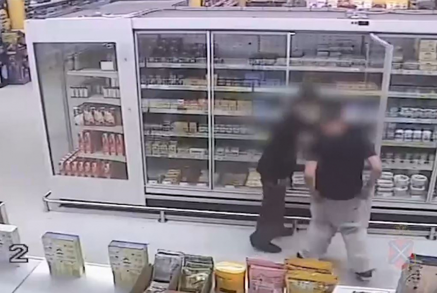 Сливочного масла на 10 тысяч запихнули в штаны двое подростков в Волгограде
