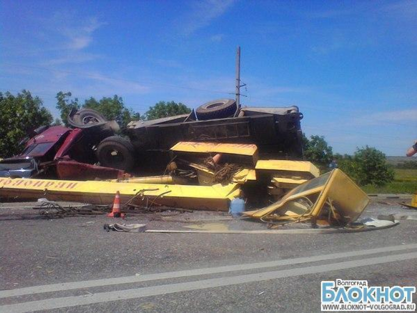В Волгограде произошло серьезное ДТП с участием автокрана