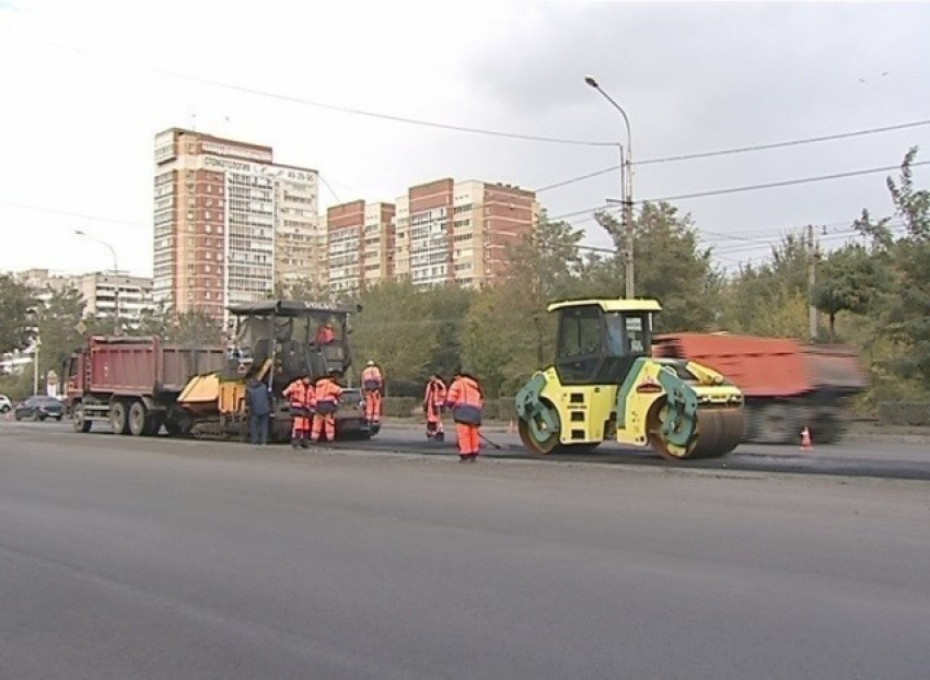 В Волгограде на проспекте Жукова появился новый асфальт