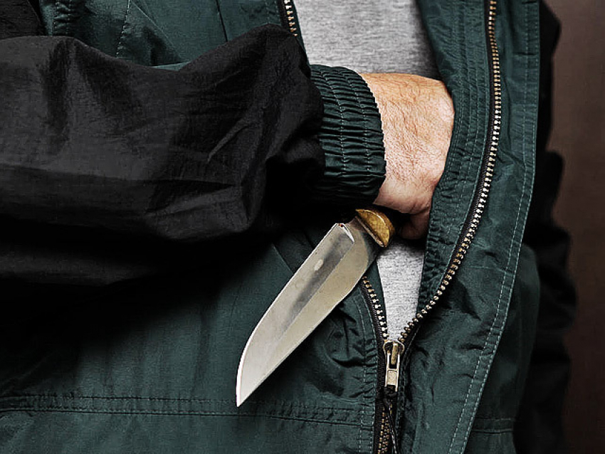 В Волжском ревнивый муж забил ножом 23-летнего парня