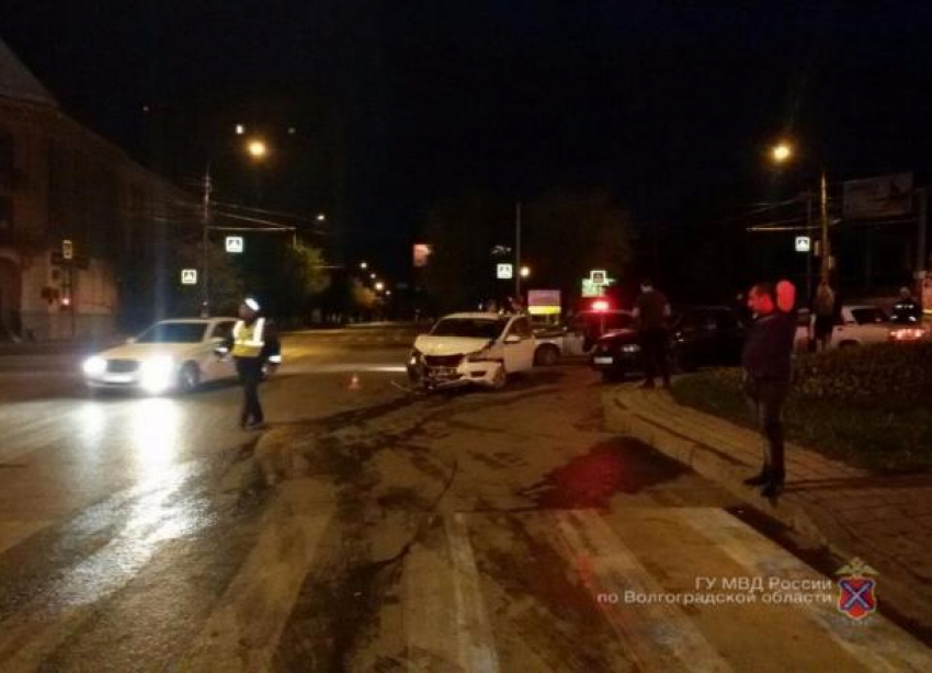 В центре Волгограда страшная авария унесла жизнь человека