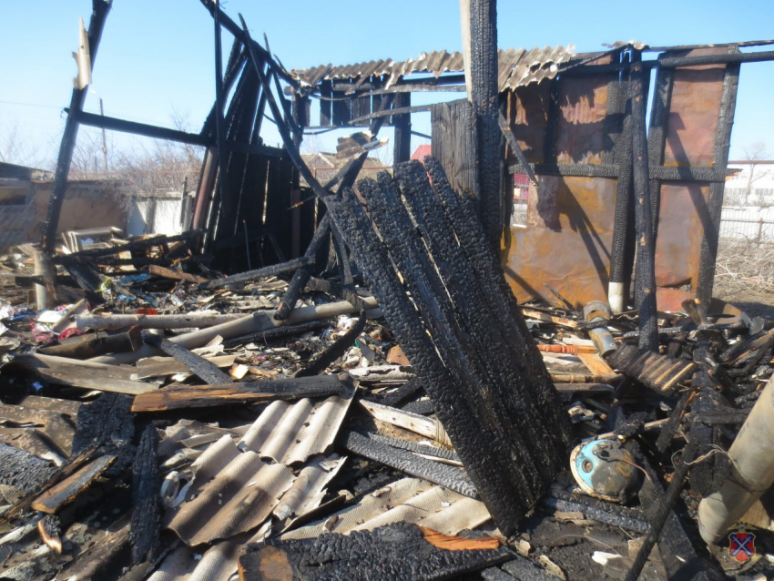 По следу ботинка нашли волгоградца-поджигателя хозпостроек соседа