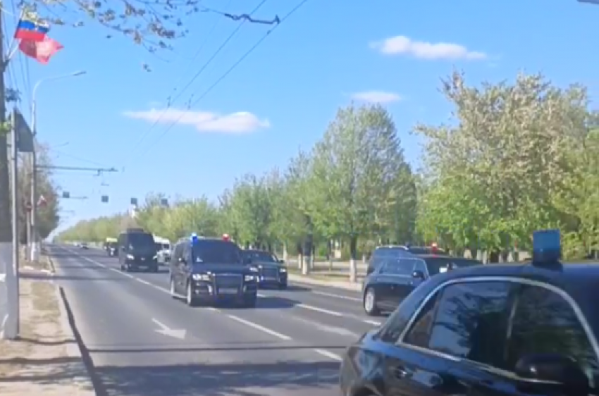 Кортеж Путина из 20 машин с Aurus сняли на видео в Волгограде 