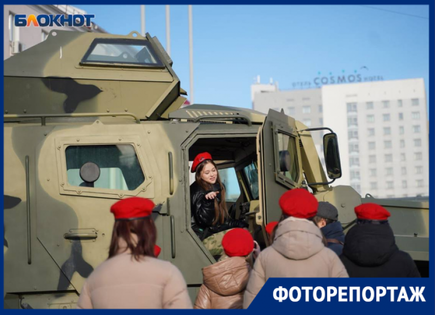 Трофейную боевую машину США Bradley привезли военные в Волгоград 