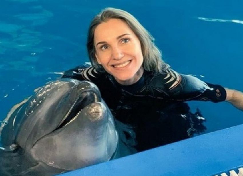 Поклонники раскритиковали Юлию Ковальчук за развлечение с дельфинами
