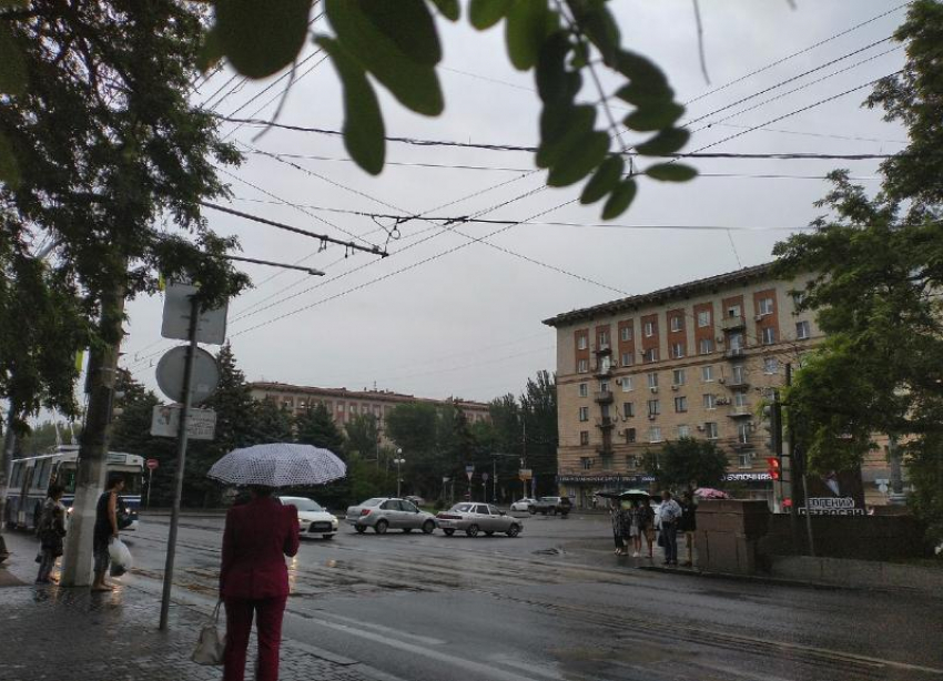 Проливной дождь и ураганный ветер обрушатся на Волгоградскую область