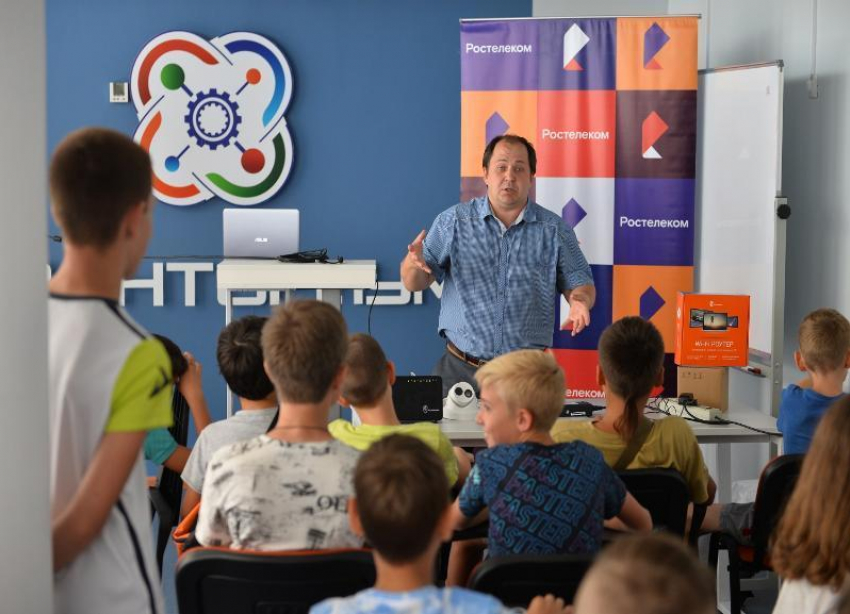 «Ростелеком» в Волгограде выступил партнером летних «Инженерных каникул» 