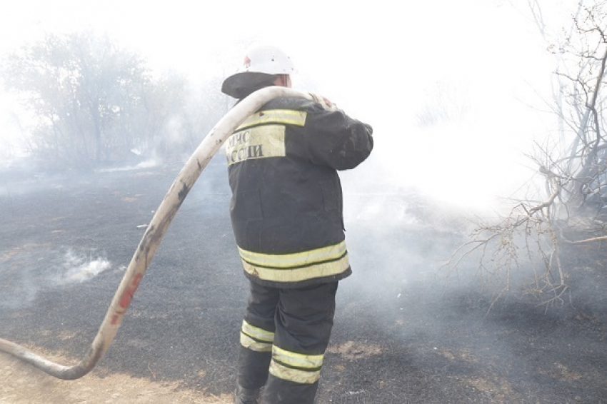Тушение пожара перед ТРК «Комсомолл» попало на видео в Волгограде