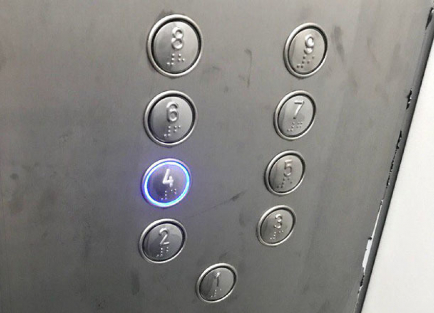 Торжественно запущенные пять месяцев волгоградскими чиновниками лифты наконец заработали