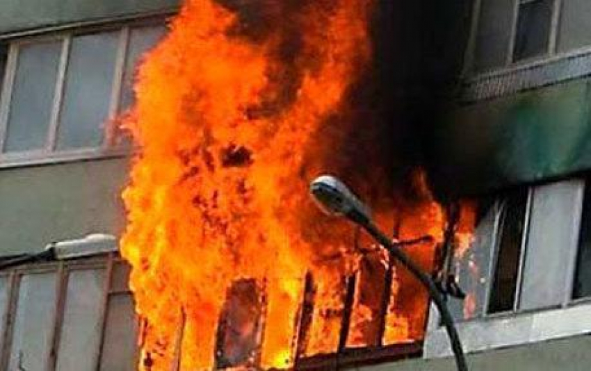 В Волгограде эвакуировали 19 жильцов из-за пожара в многоэтажке