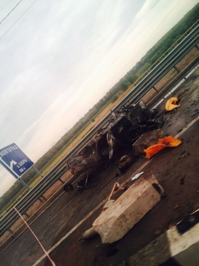 В Волгограде на «танцующем» мосту в Opel сгорел водитель