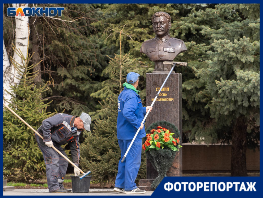 Шваброй по лицу Сталина проехались в Волгограде