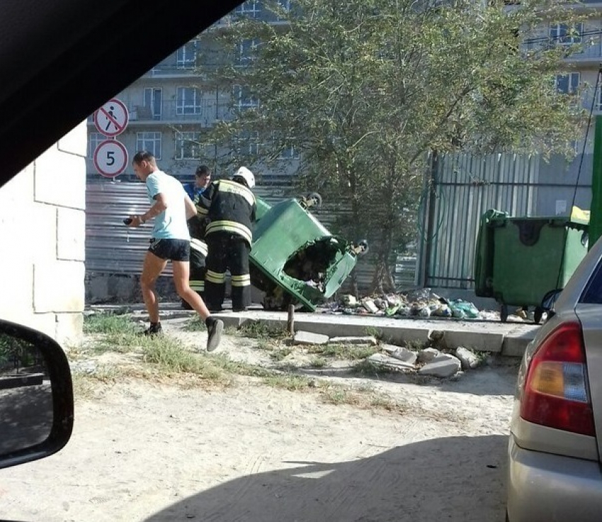 Хулиганы спалили мусорные баки в Волгограде