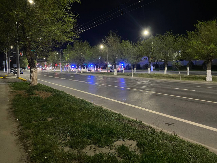 Колонна из 12 скорых с мигалками устроила вечерний переполох в Волгограде: видео