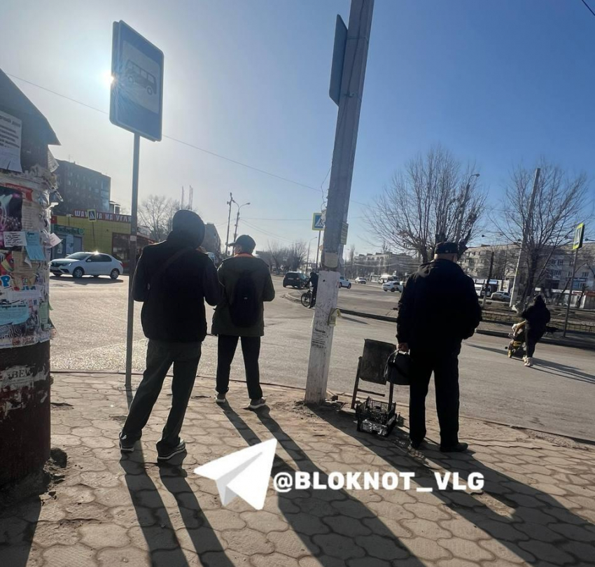 Горящая мусорка и вонючие люди: волгоградцы объявили войну курильщикам