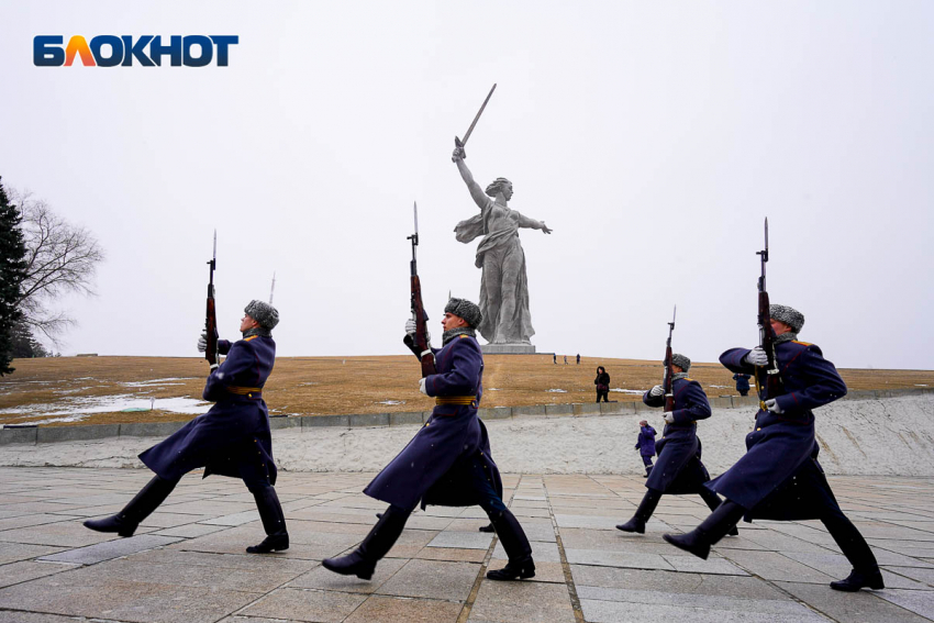 Москвичи собирают деньги за изображение монумента «Родина-мать зовёт!"